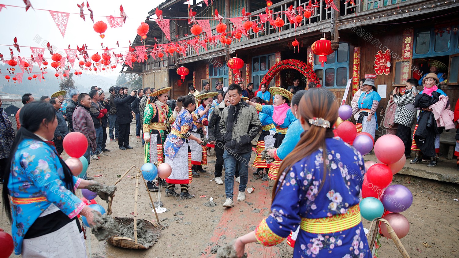 花瑶婚礼，圣洁而又疯狂的结婚仪式