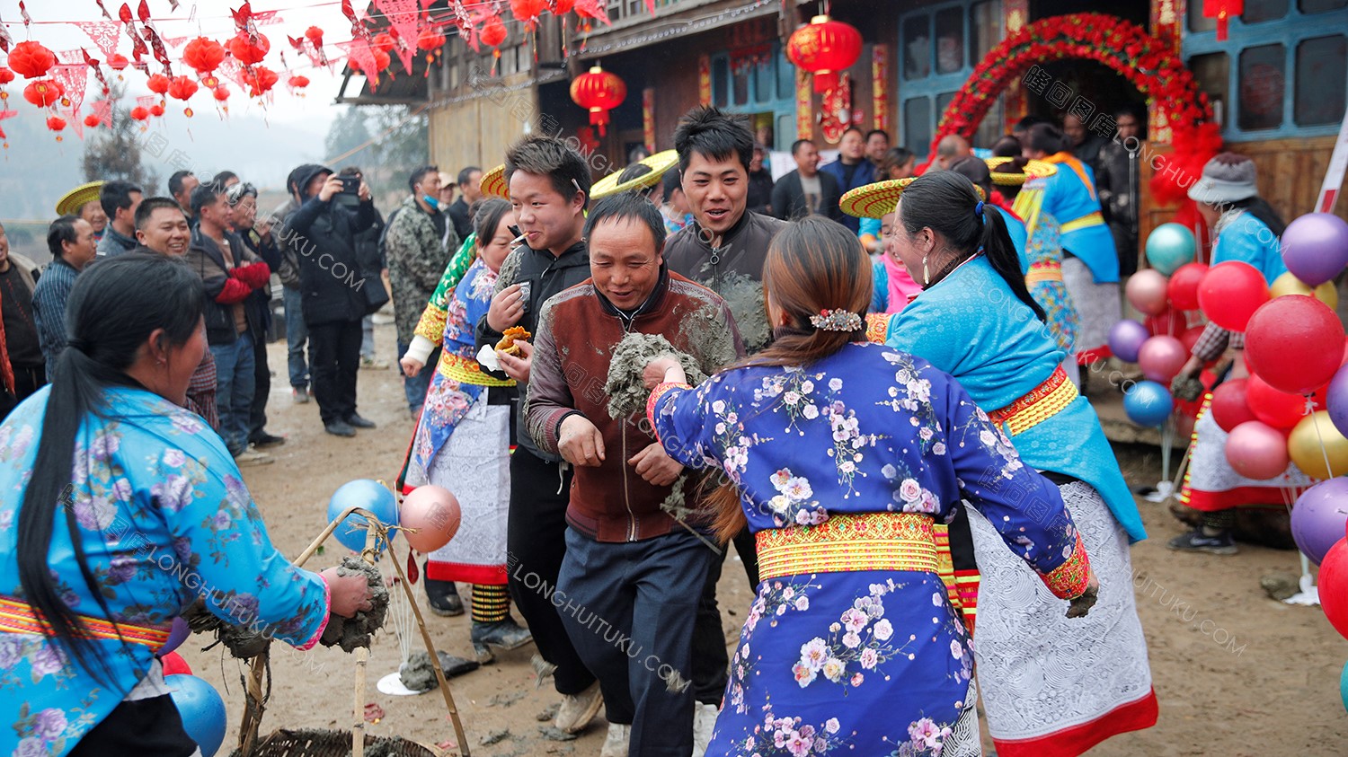 花瑶婚礼，圣洁而又疯狂的结婚仪式