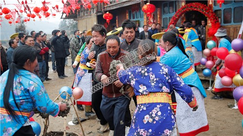 花瑶婚礼，圣洁而又疯狂的结婚仪式