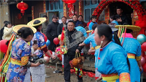 花瑶婚礼，圣洁而又疯狂的结婚仪式