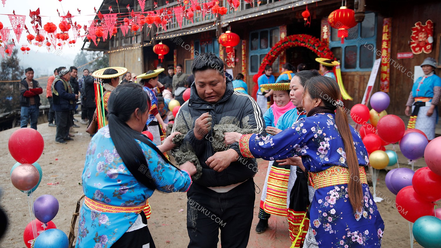 花瑶婚礼，圣洁而又疯狂的结婚仪式