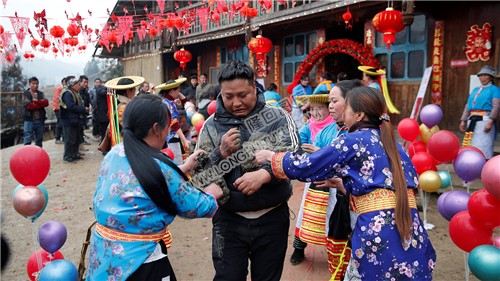 花瑶婚礼，圣洁而又疯狂的结婚仪式