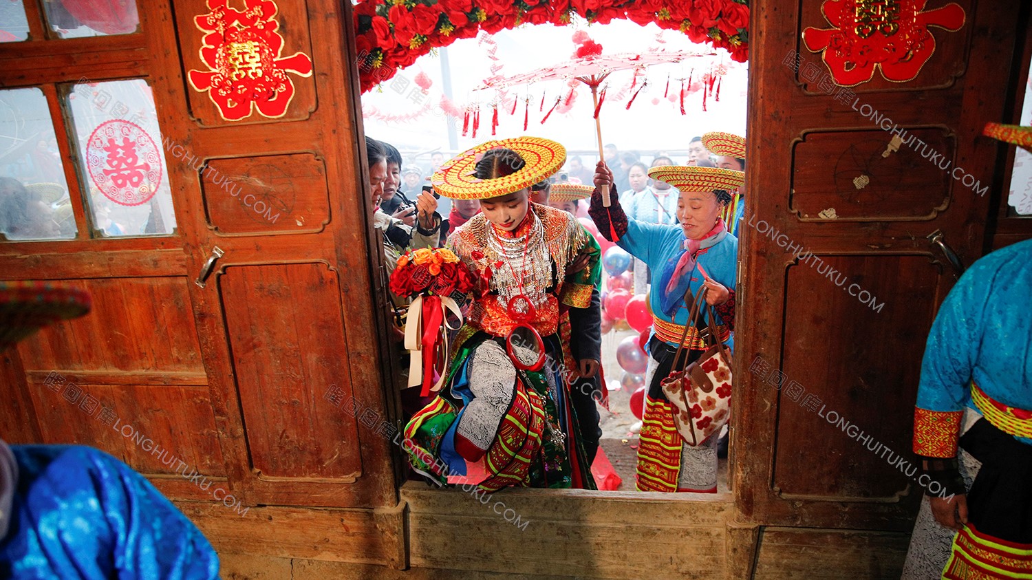 花瑶婚礼，圣洁而又疯狂的结婚仪式