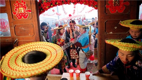 花瑶婚礼，圣洁而又疯狂的结婚仪式