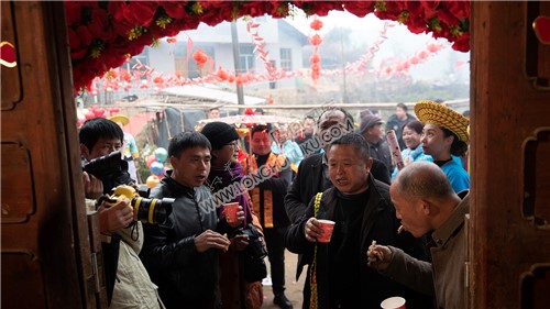 花瑶婚礼，圣洁而又疯狂的结婚仪式