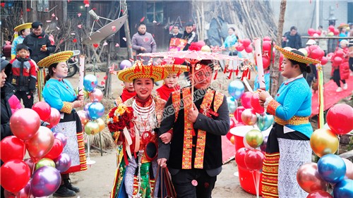 花瑶婚礼，圣洁而又疯狂的结婚仪式