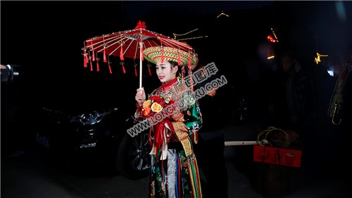 花瑶婚礼，圣洁而又疯狂的结婚仪式