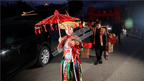 花瑶婚礼，圣洁而又疯狂的结婚仪式