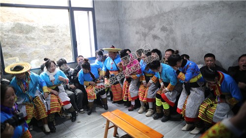 花瑶婚俗蹾屁股（打滔）