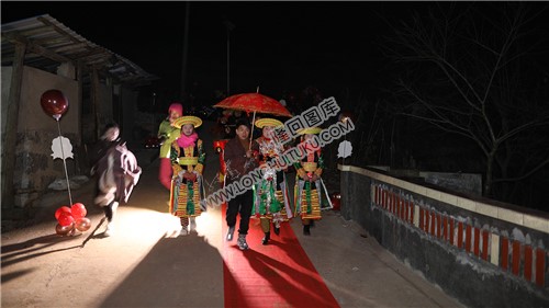 花龙村的一场花瑶婚礼