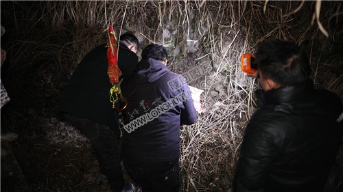 制作“五子飞”棋盘阵