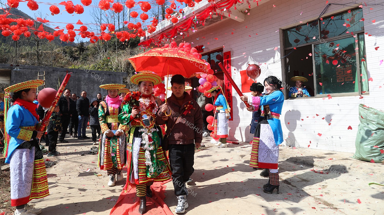 花瑶的新郎新娘