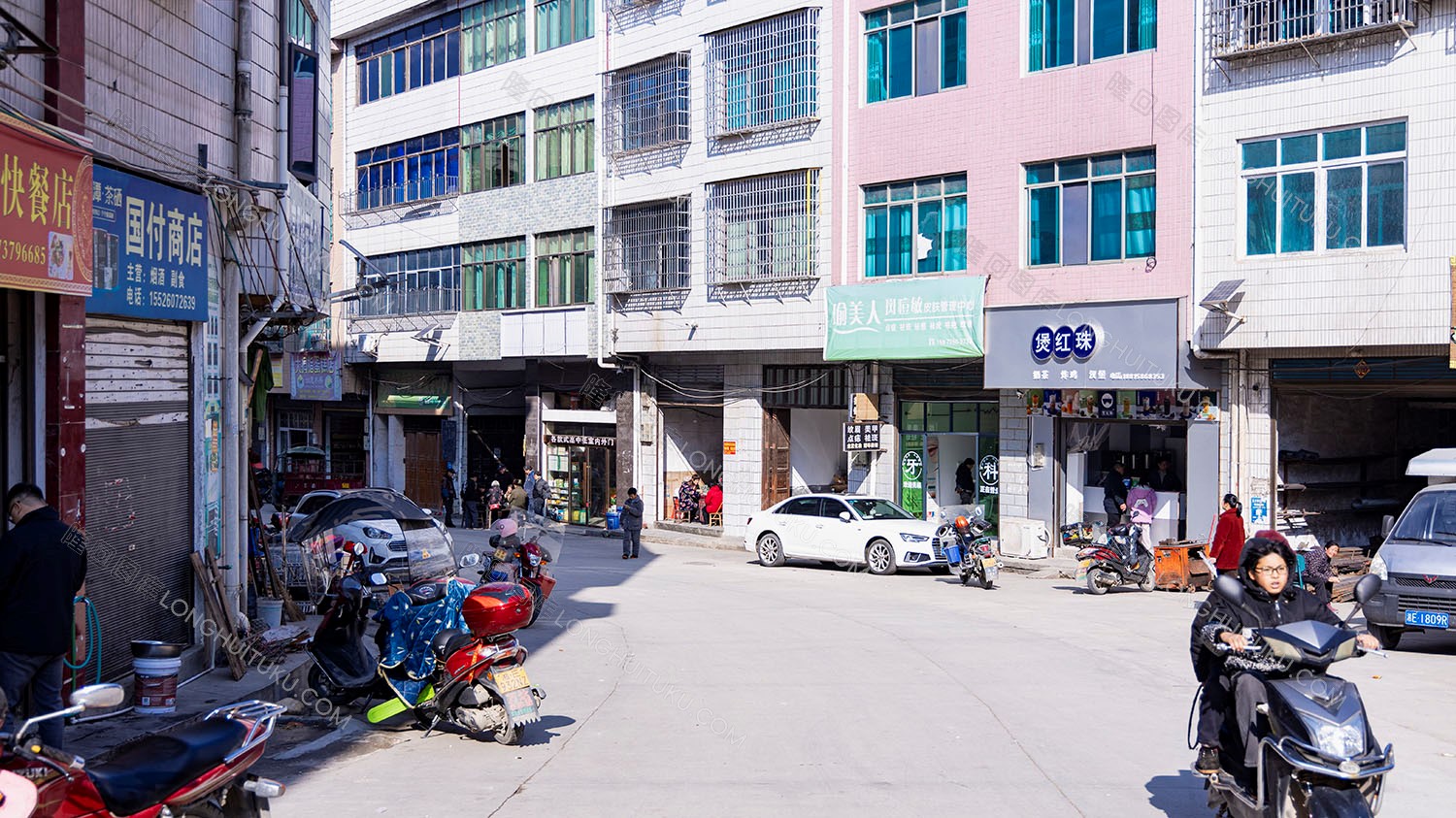 大拇指蛋糕店商店街道