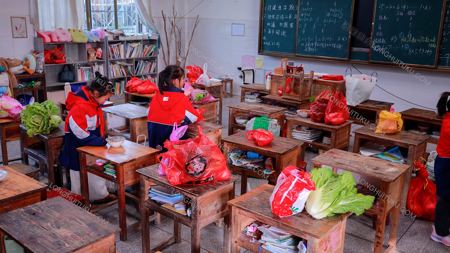 教室里学生们带来的菜