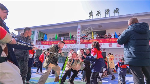 草原学校拔河比赛