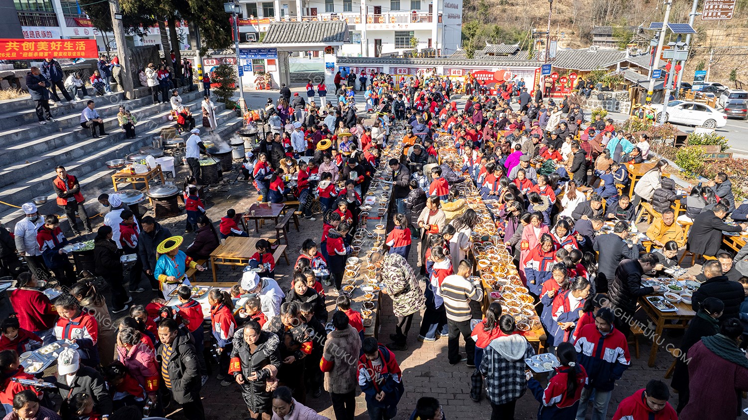 草原学校杀猪宴