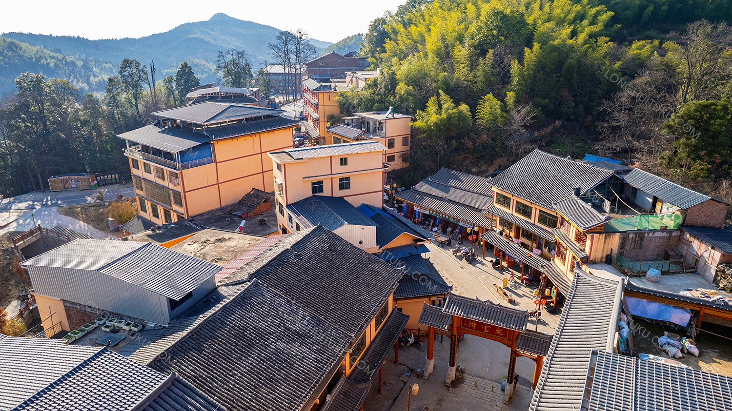 航拍青云街牌坊入口处