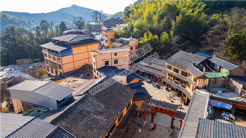 航拍青云街牌坊入口处