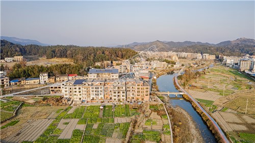 金石桥河岸两旁