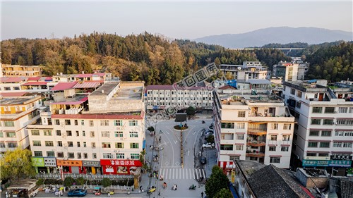 金石桥镇政府路口