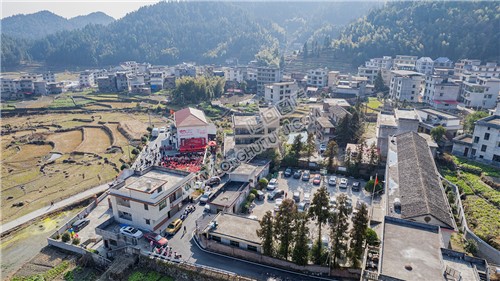 晓阳溪村村委会与学校周边