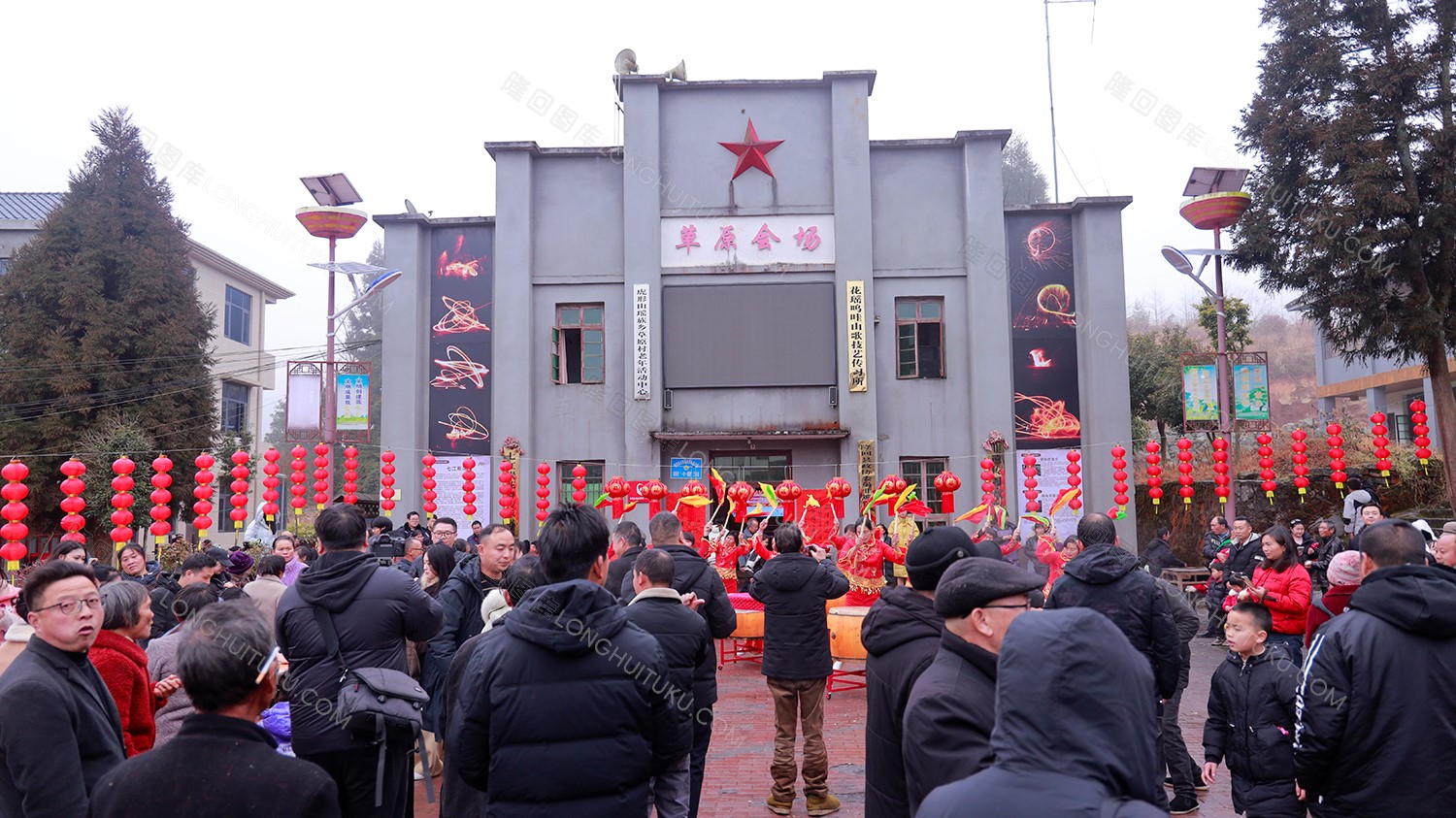 虎形山草原村春晚活动现场