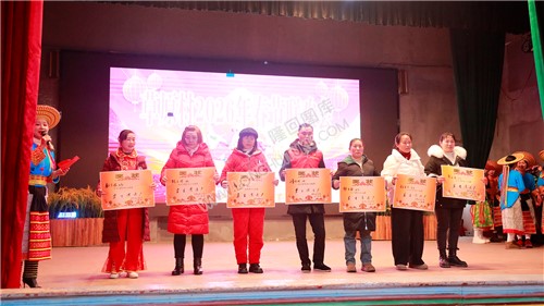 为草原村优秀村民颁奖