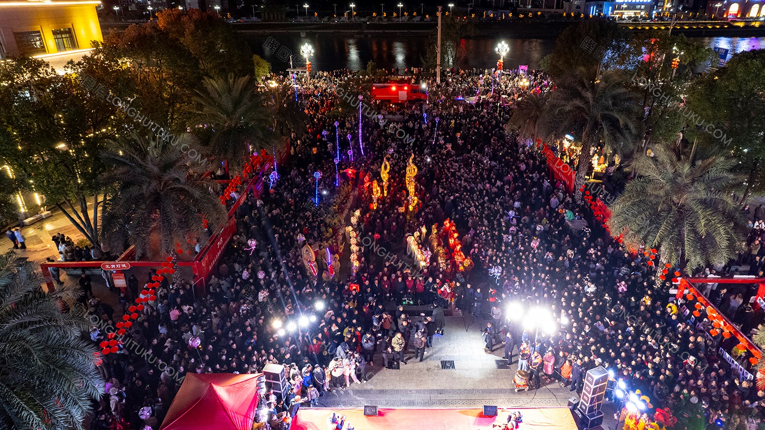 辰河世家广场现场活动