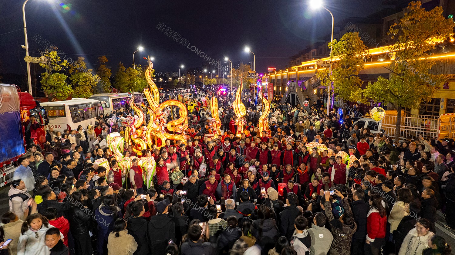 游龙队伍结束后在阅江府合影