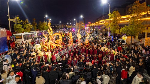 游龙队伍结束后在阅江府合影