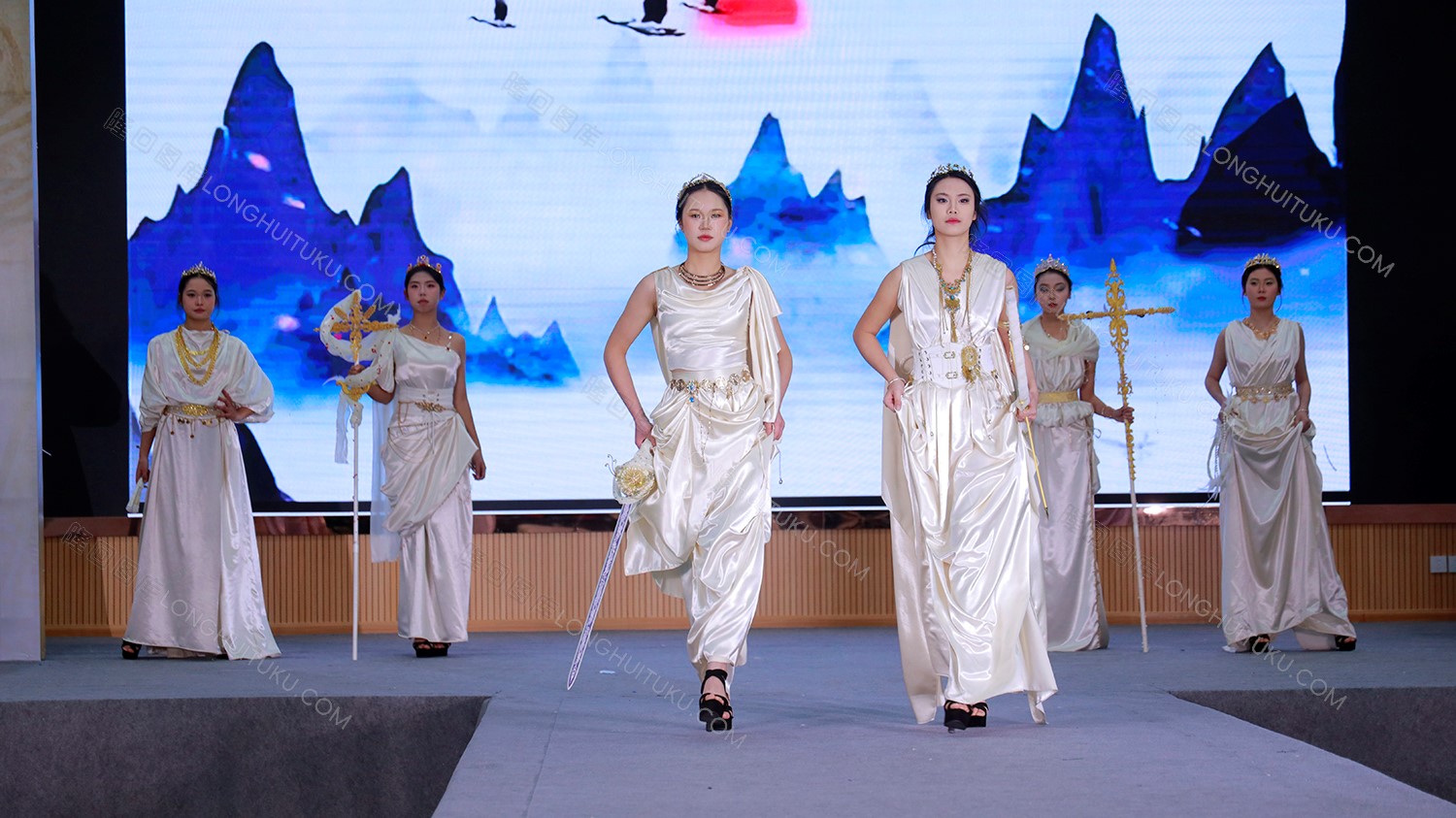 隆回职中的天使装时装秀