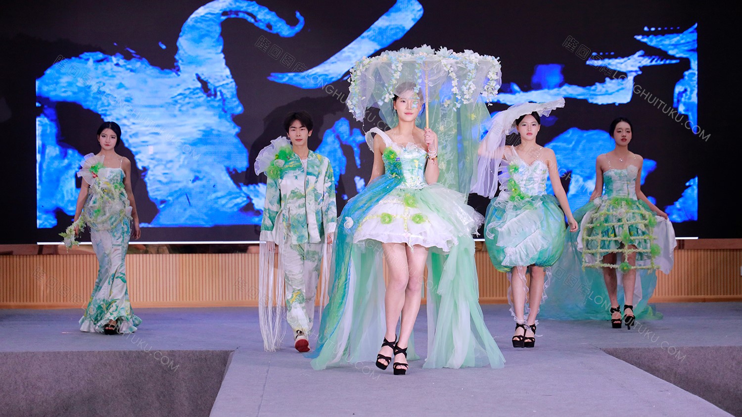 隆回职中学生模特走秀