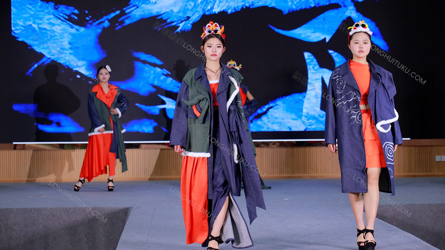 隆回职中学生们服装走秀