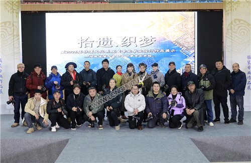 隆回摄影家协会的会员们活动现场合影