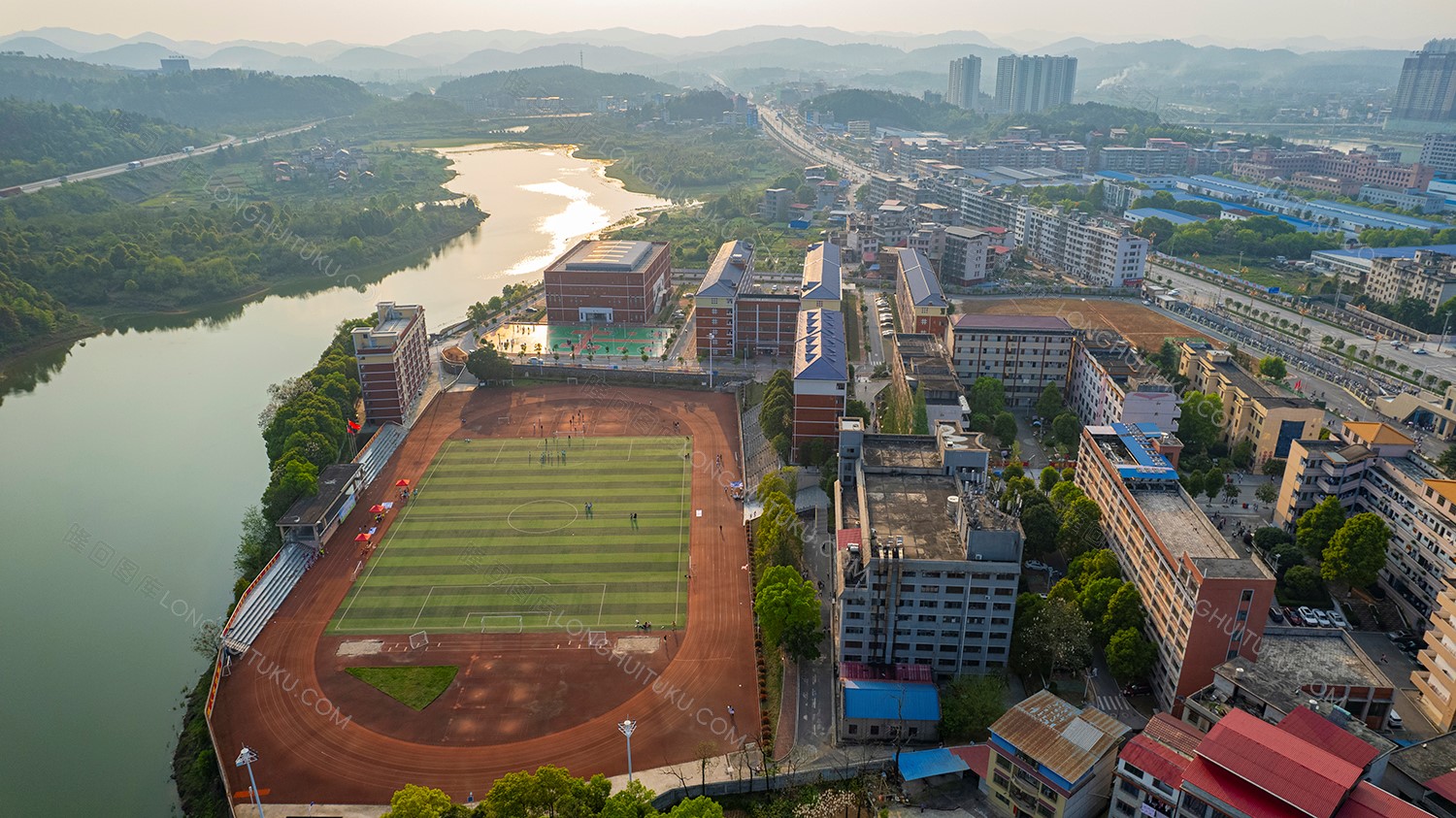 夕阳下的隆回九中