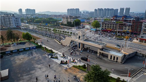 环城南路旁的隆回九中