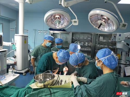 隆回县人民医院：深夜鏖战四小时成功救治脑出血患者