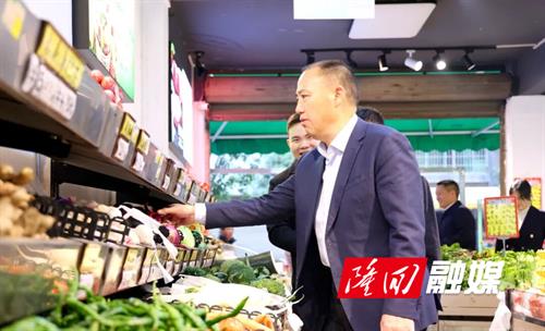 刘厚见到县供销社调研并召开现场办公会