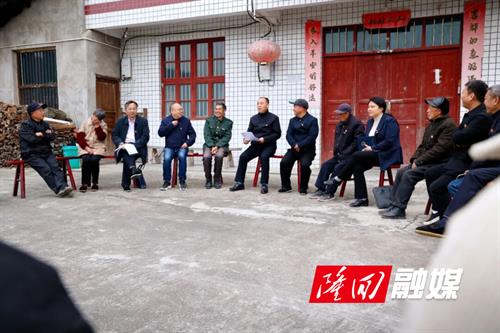 刘厚见到金石桥镇晓阳溪村宣讲党的二十届四中全会精神