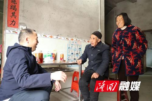 刘厚见到七江镇、六都寨镇调研